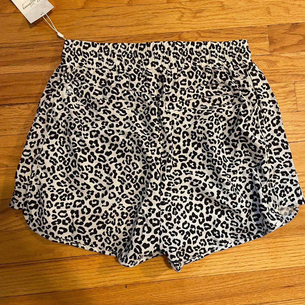 NWT Buffbunny White Leopard Flo Short V2 - Picture 2 of 4